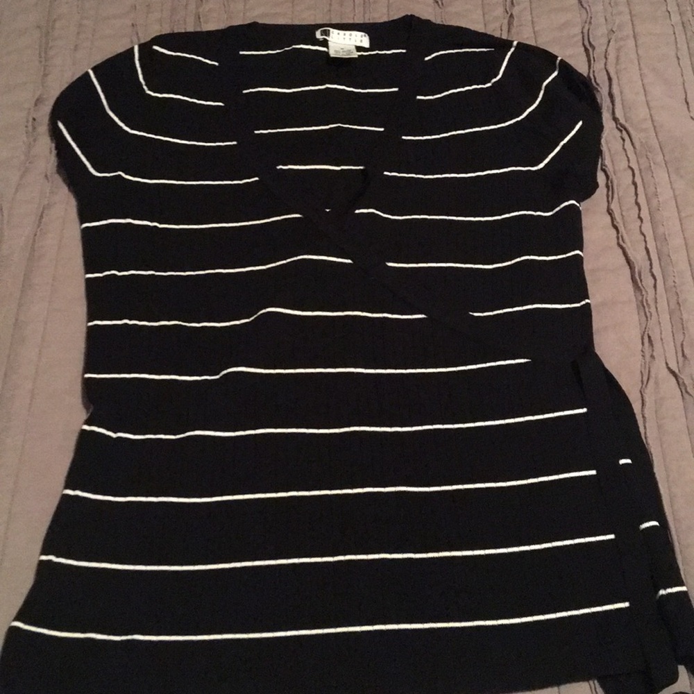 Short sleeve sweater